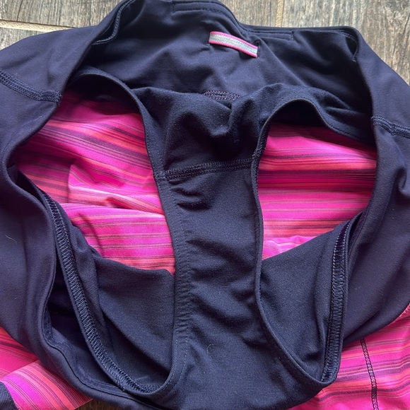 Lululemon shorts size 8 - Picture 8 of 8